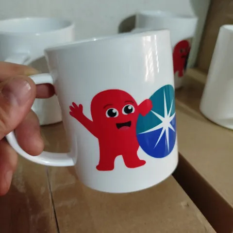 Taza Muñequito rojo