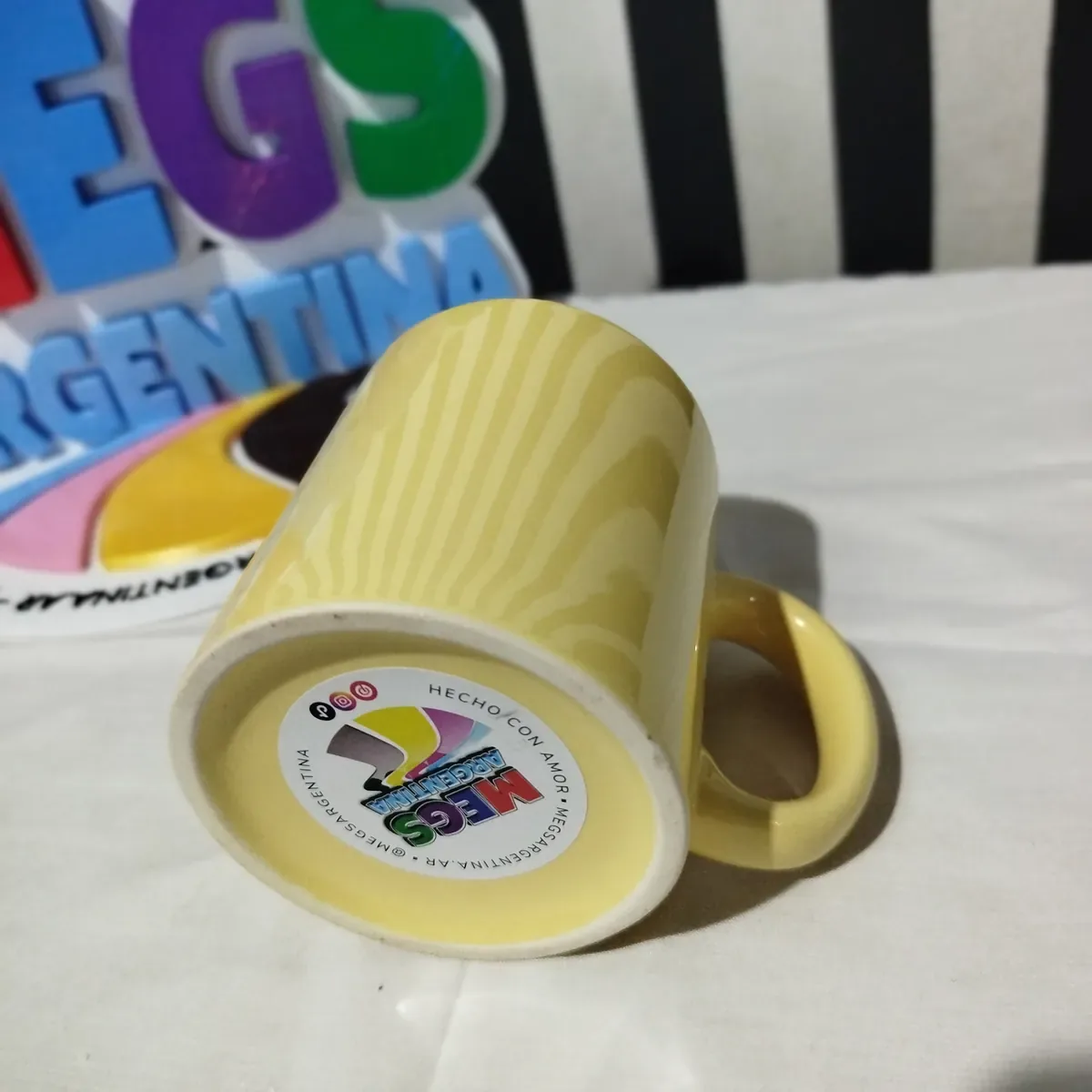 Taza Capybara Amarillo (foto 3 de 3)