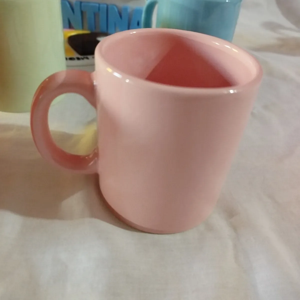 Taza Capybara Rosa (foto 2 de 3)