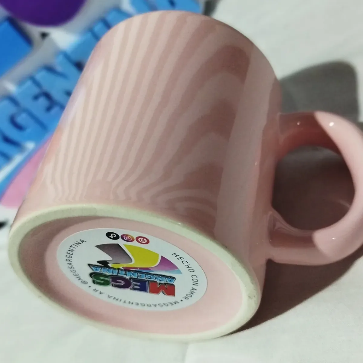 Taza Capybara Rosa (foto 3 de 3)